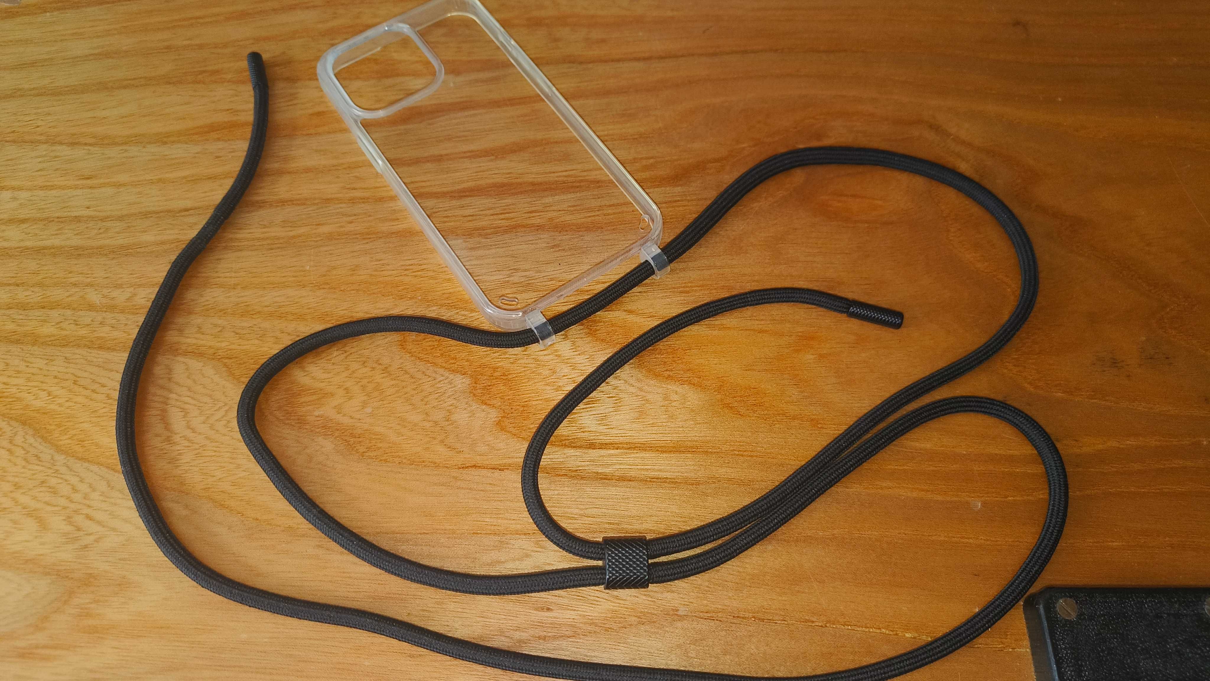 Etui z sznurkiem do Apple iPhone 13 Pro jak nowe