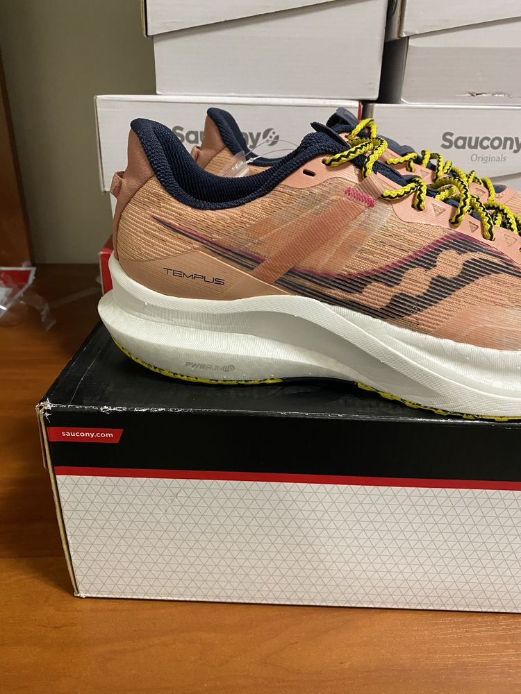 Новые ОРИГИНАЛ оригінал беговые кроссовки кросівки Saucony Tempus