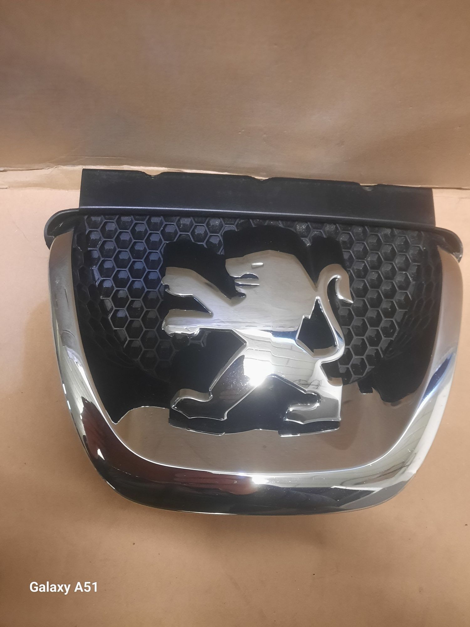 Emblemat zderzaka peugeot 308 t7