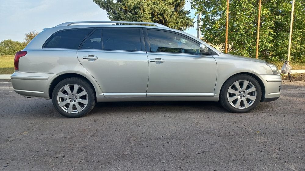Продам тойоту авенсис
