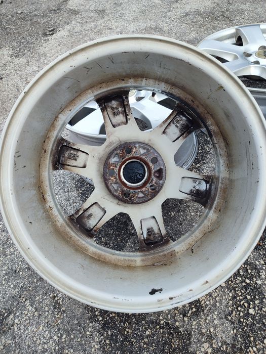 Komplet felg  5*108 17cali et45 8J osadzenie 70