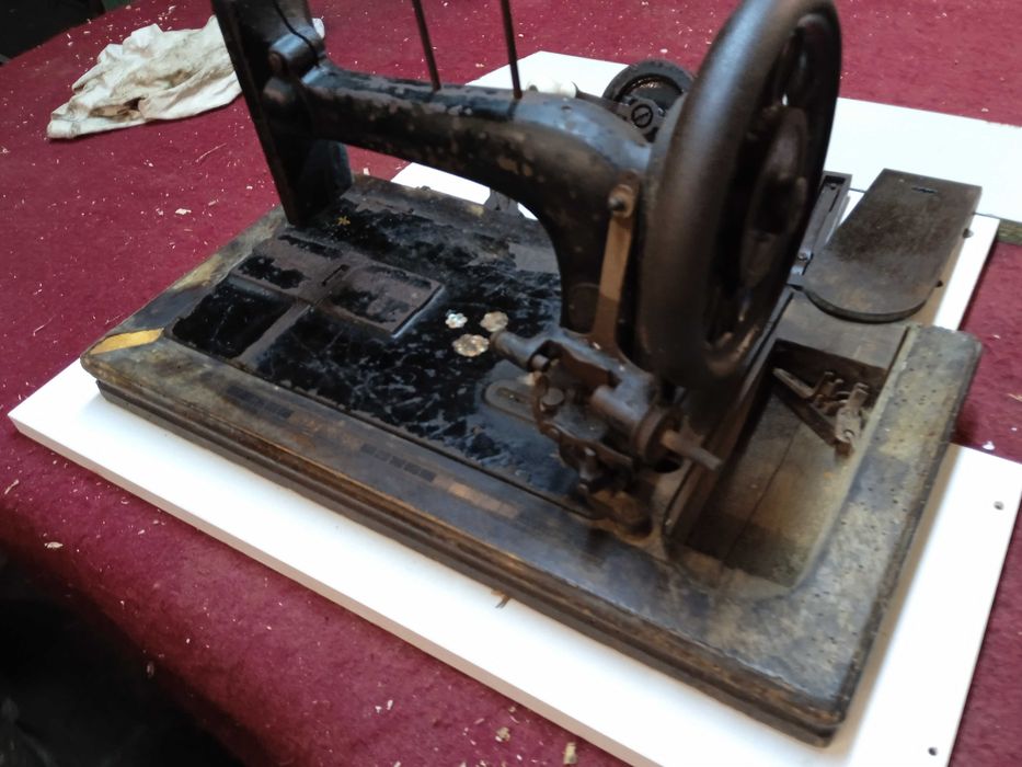 Antyk stara maszyna do szycia