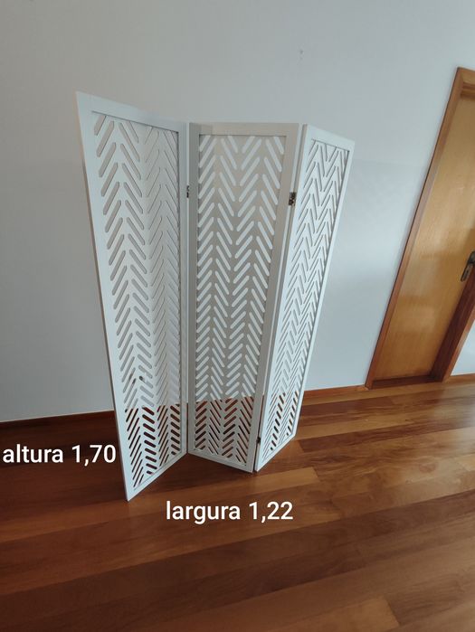 Biombo branco de três partes