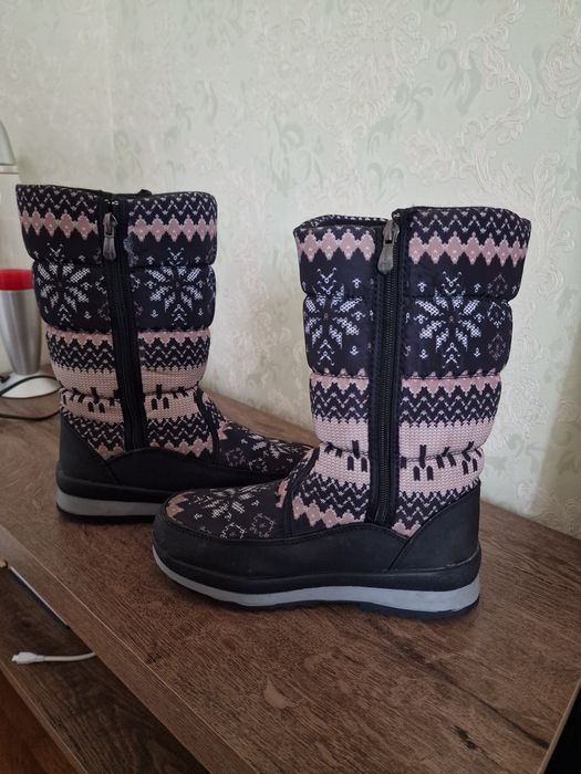 Чобітки високі дутіки 36р.