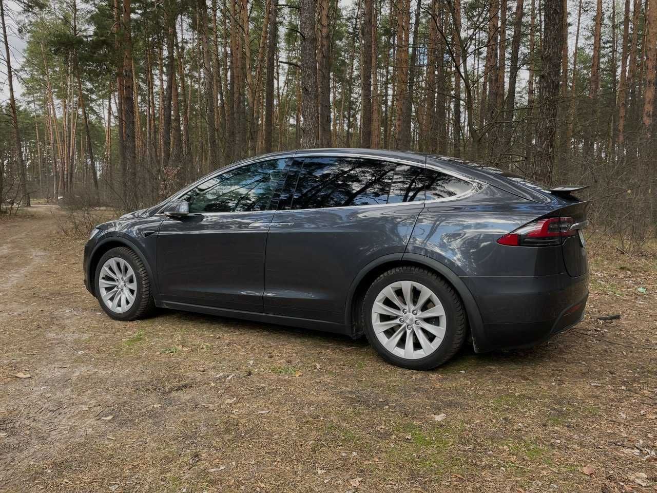 Tesla Model X 2020
