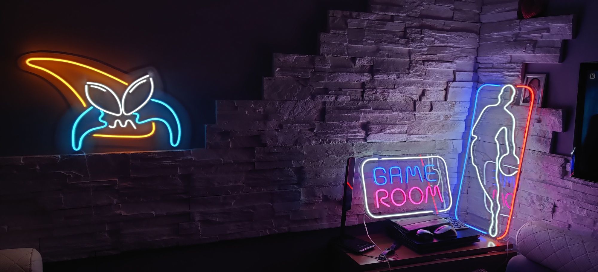 Neon LED napis GAME ROOM