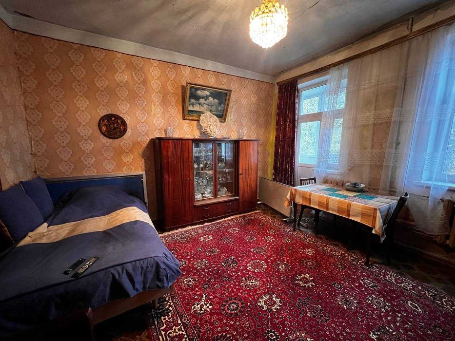 Продаж трьохкімнатної квартири в центрі міста