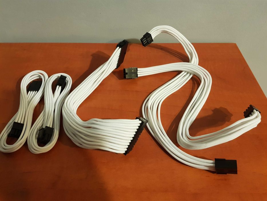 Zestaw przedłużaczy CableMod Classic ModMesh 8+8 Series white