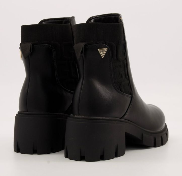 Чоботи осінні guess