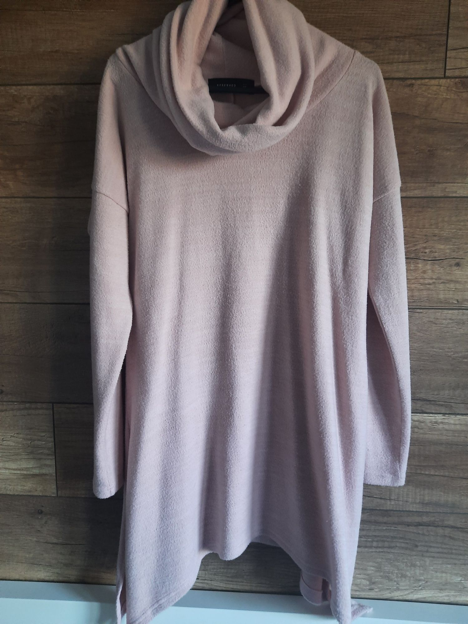 Jasno różowy sweter,  bluza Reserved XS