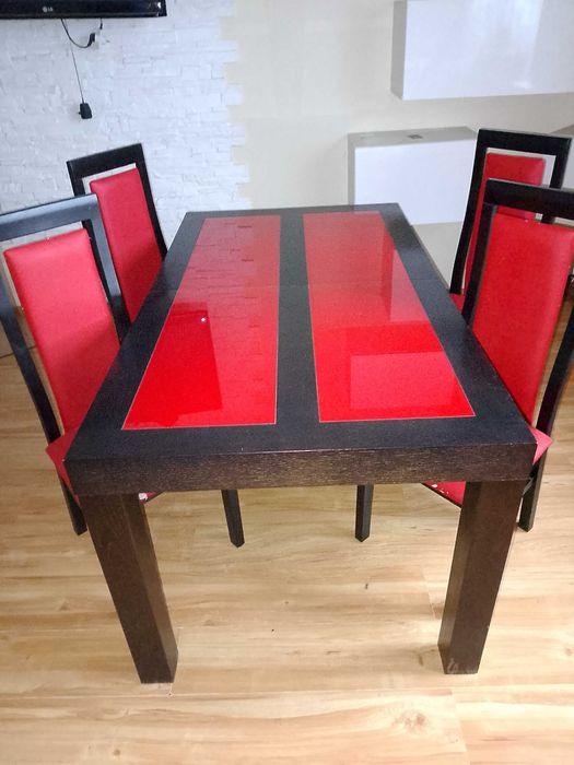 Stół z 4 krzesłami