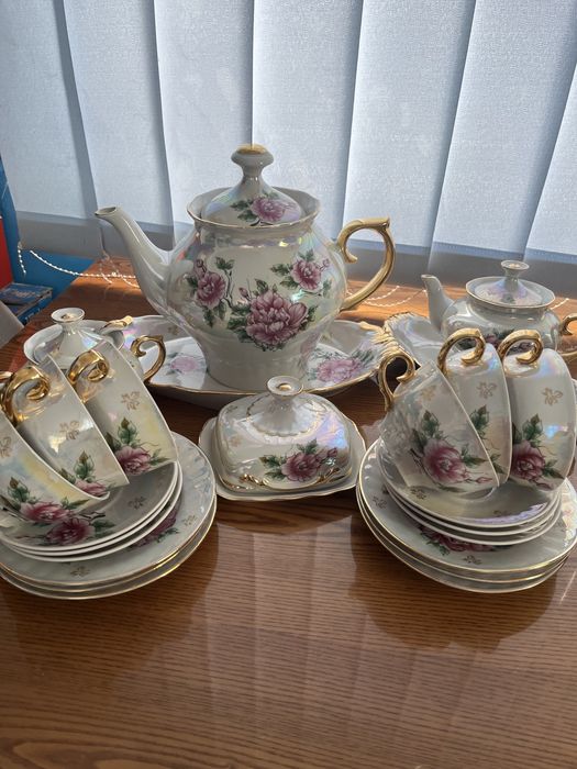 Чайный фарфоровый сервиз на 6 персон.