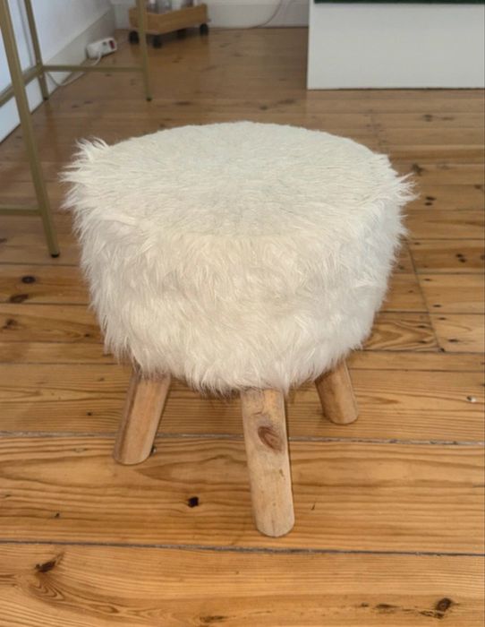 Banco pequeno com pêlo