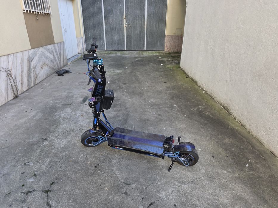 Vende se trotineta elétrica