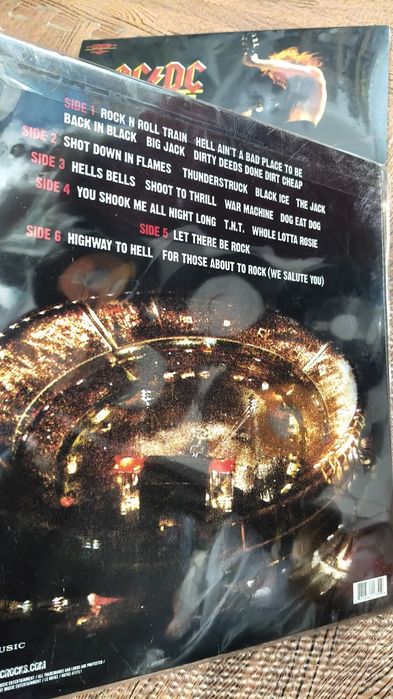 Acdc live at River Plate 3lps Acdc live 68 92 
Novo e selado
55€
New M