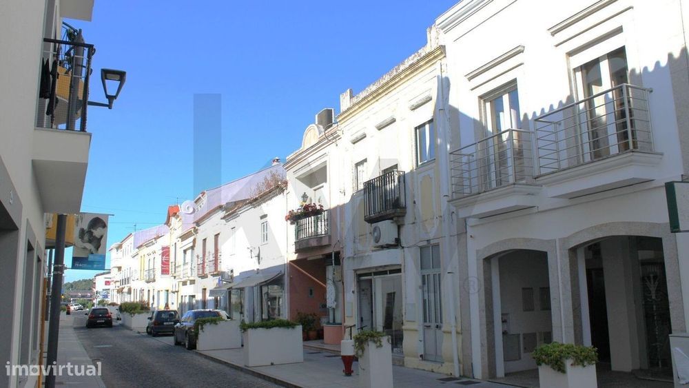 Prédio Tipologia T4, escritório c/ Entrada Independente, Terraço, Quin