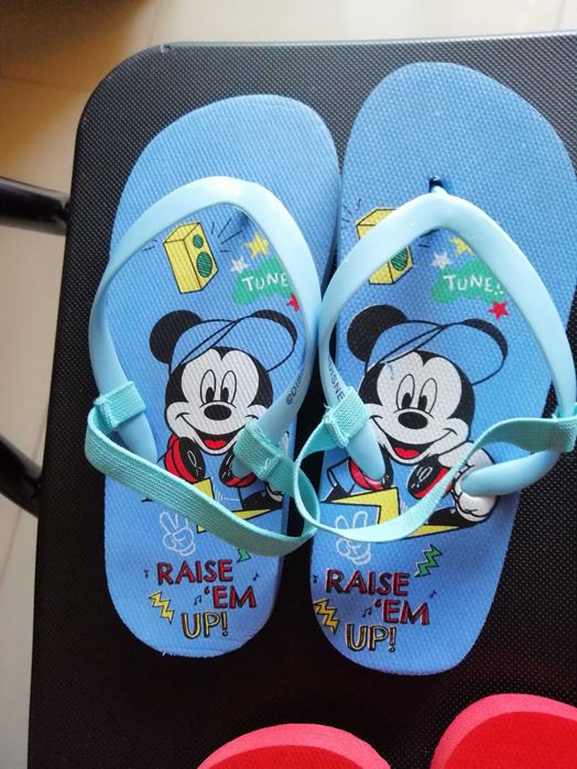 4 pares de chinelos, Mickey, t. 25/27 Novo