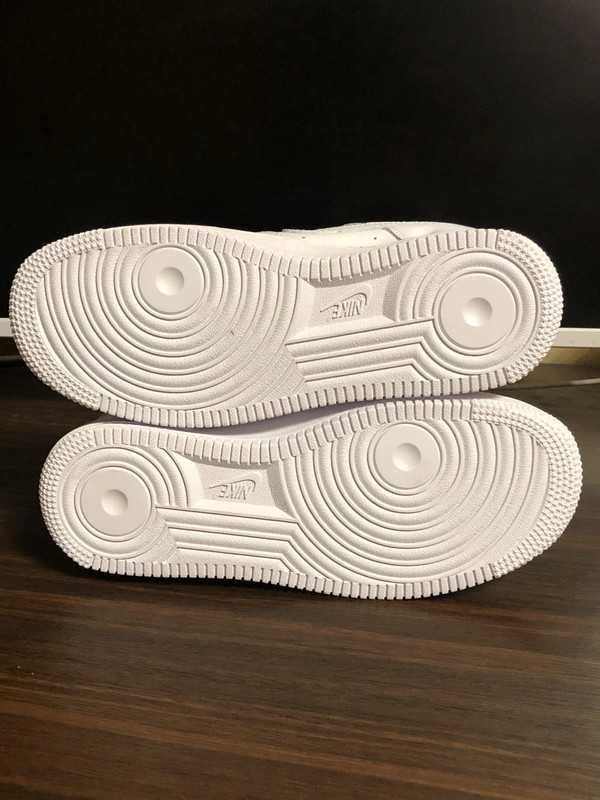 AF1\Powietrze*airDamskieNikeForce1SupremeWhite UnisexTrampki Rozm.40.5