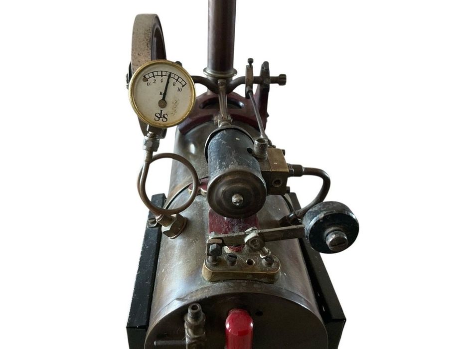 Rara antiga máquina a vapor