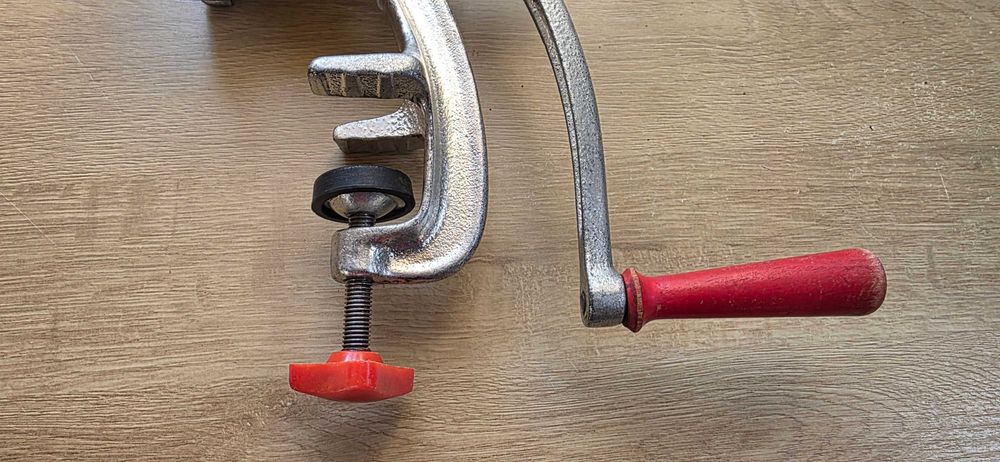 Maszynka ręczna do mielenia mięsa Alfa 5 (PRL) - świetny stan