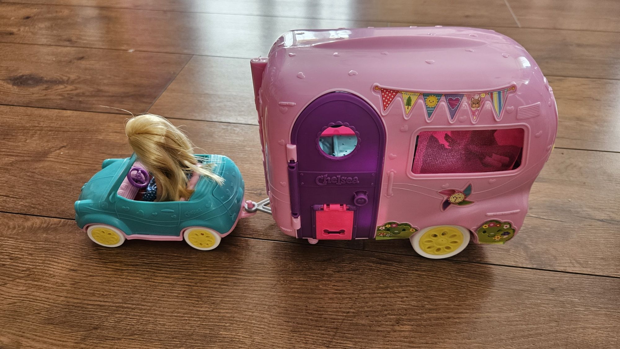 Barbie Chelsea z przyczepą kempingową + akcesoria