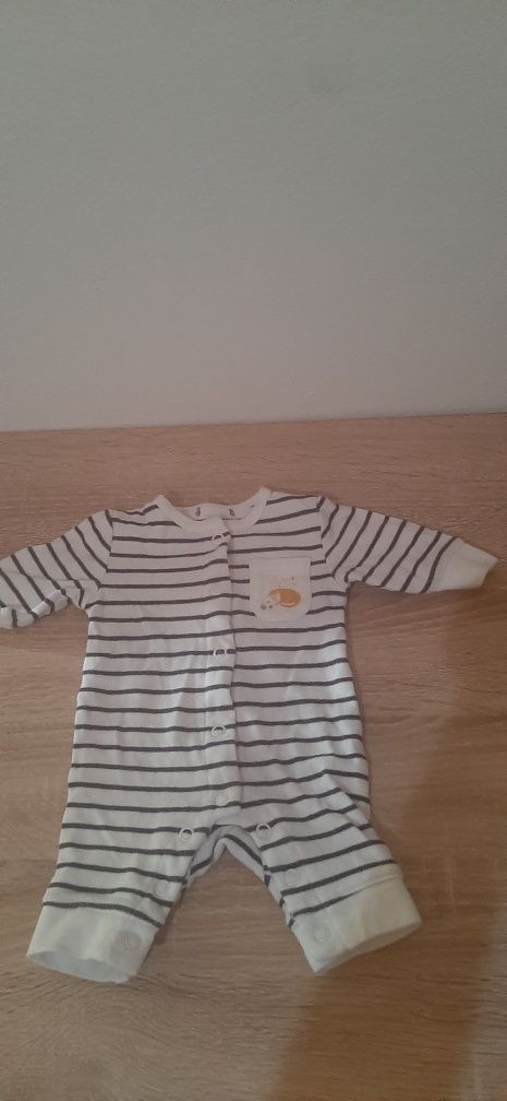 Conjunto +50peças de roupa,acessórios bebé 0-6meses