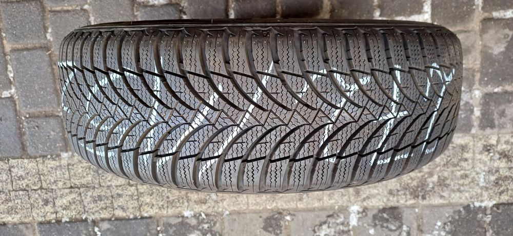 NEXEN 195/65R15 95T , pojedyńcza opona zimowa.