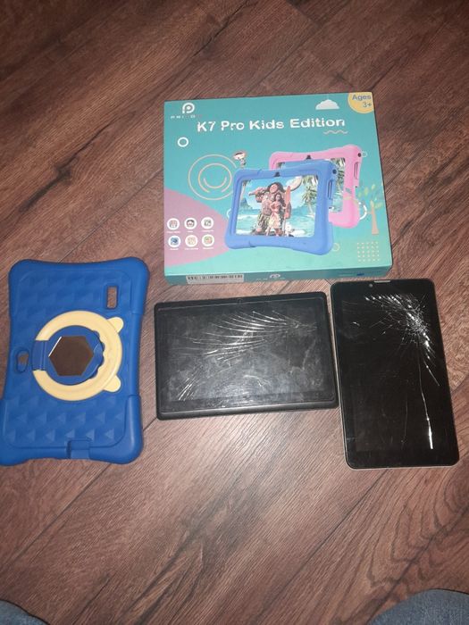 На запчастини 2 планшета і чохол