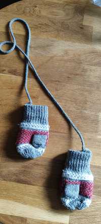 Rękawiczki na sznurku dla maluszka