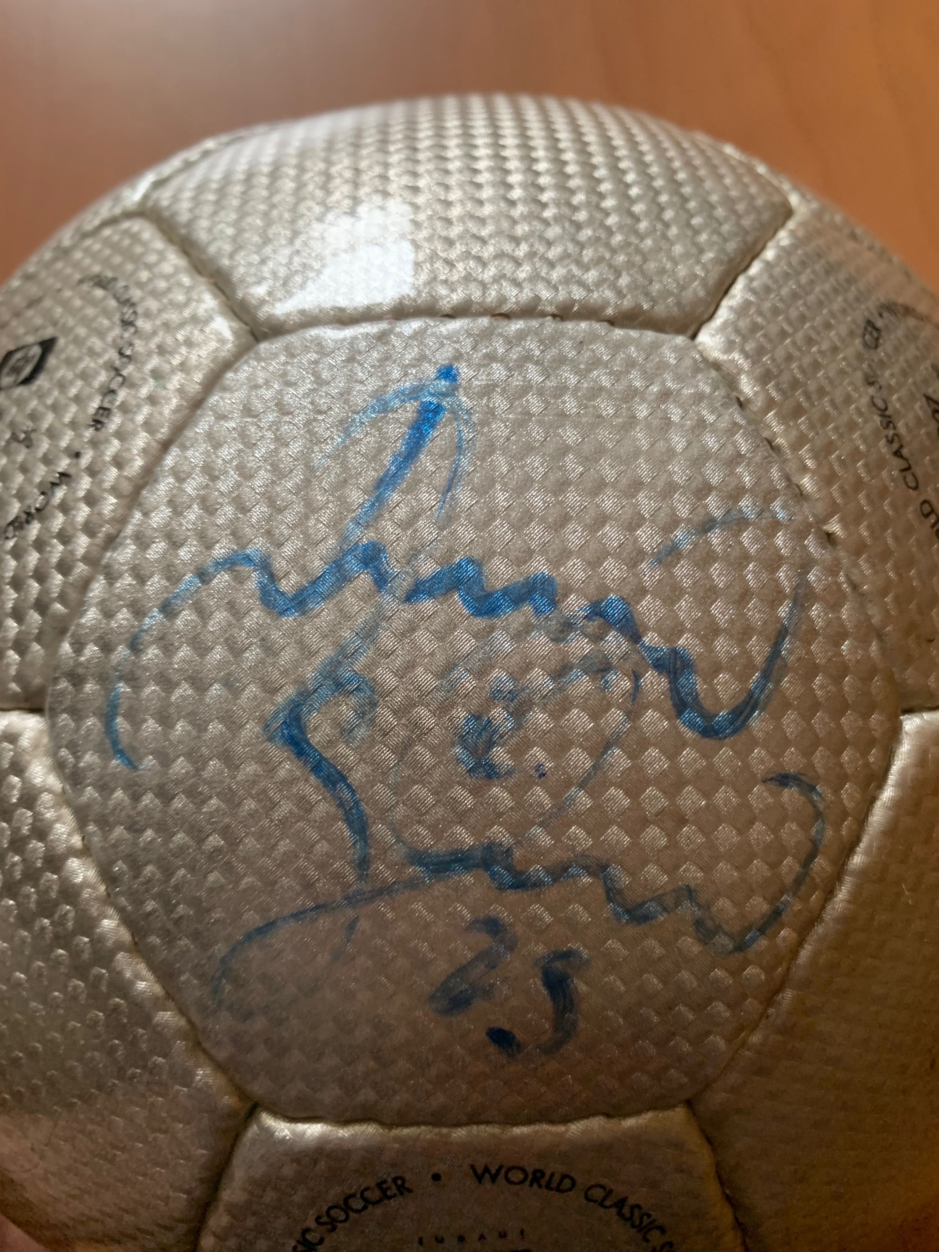 Bola autografada Helder Postiga 23