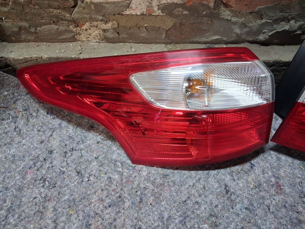 Стоп габарит ліхтар лівий правий Ford Focus 3 універсал, bm51-13404-Hf
