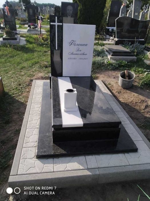 Пам’ятники з натурального каменю. Власне виробництво у Луцьку.