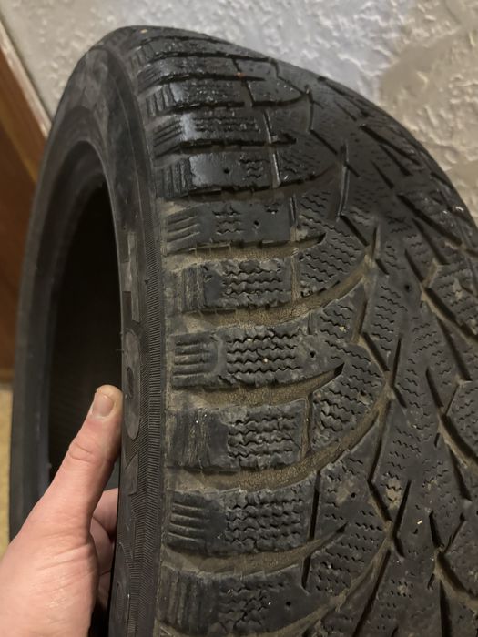 Шины Toyo r 16  215/55 зимняя в хорошем состоянии.