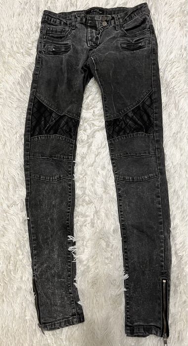 Szare spodnie ze skórzanymi wstawkami