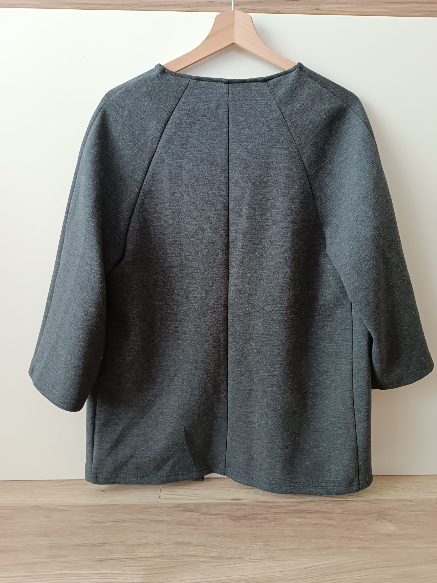 Szara narzutka marynarka bez zapięcia oversize z rękawem 3/4 S 36