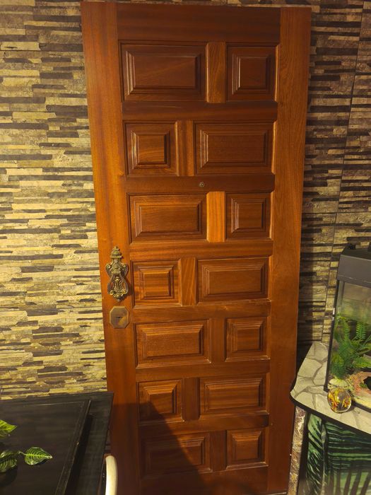 Vendo porta de casa em ótimo estado