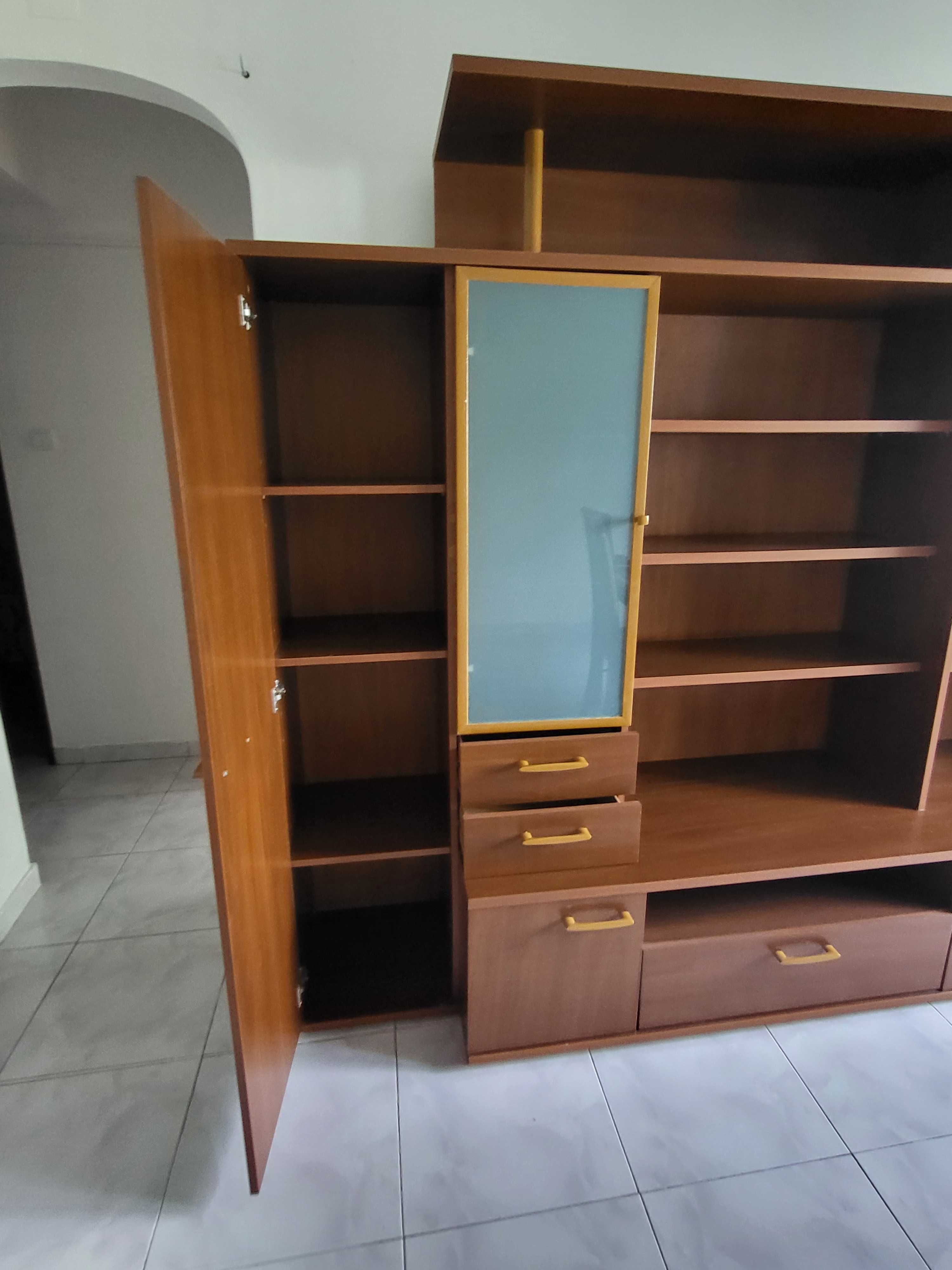 Estante / Armário de Sala, cerejeira / vidro