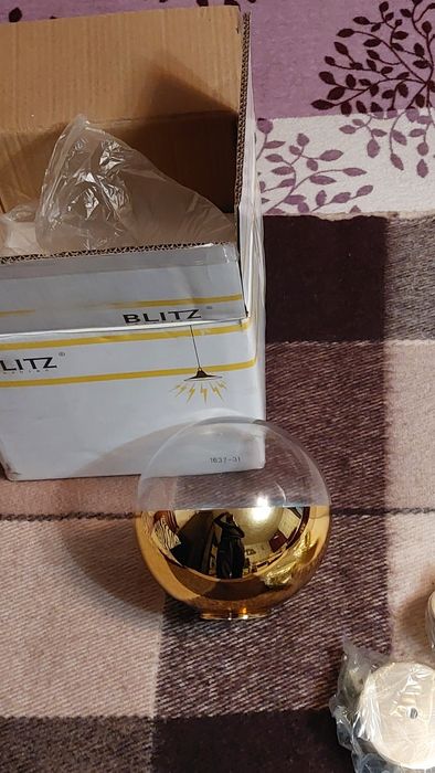 Люстра, лампа шароподібна.