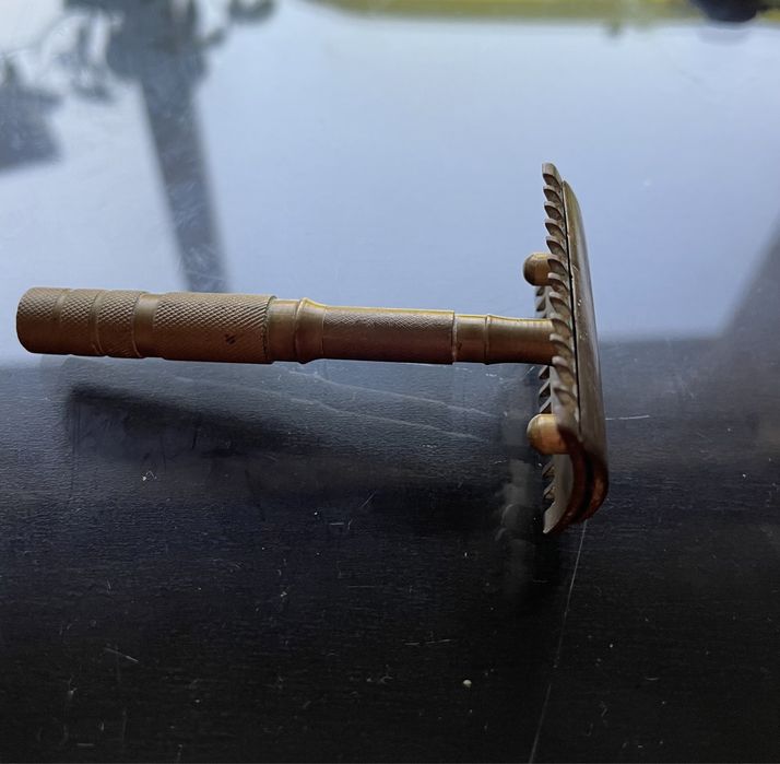 Barbeador muito antigo. 20,00€