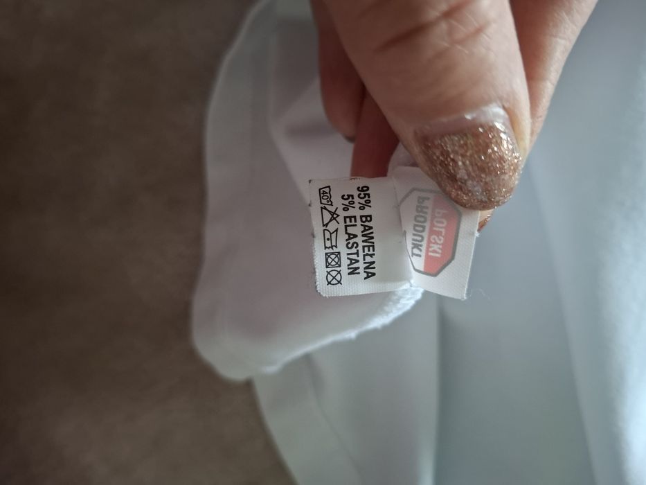 Biała asymetryczna tunika frak z długim rękawem