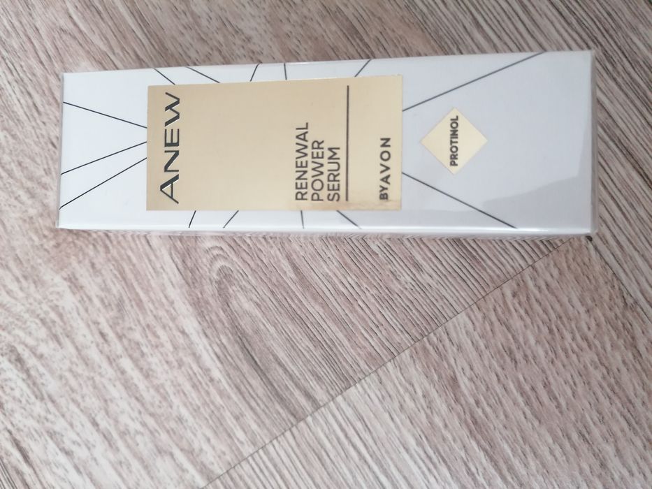 Serum z Protinolem Avon Anew