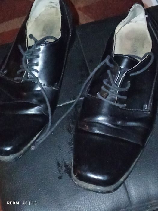 Sapatos homem em bom estado
