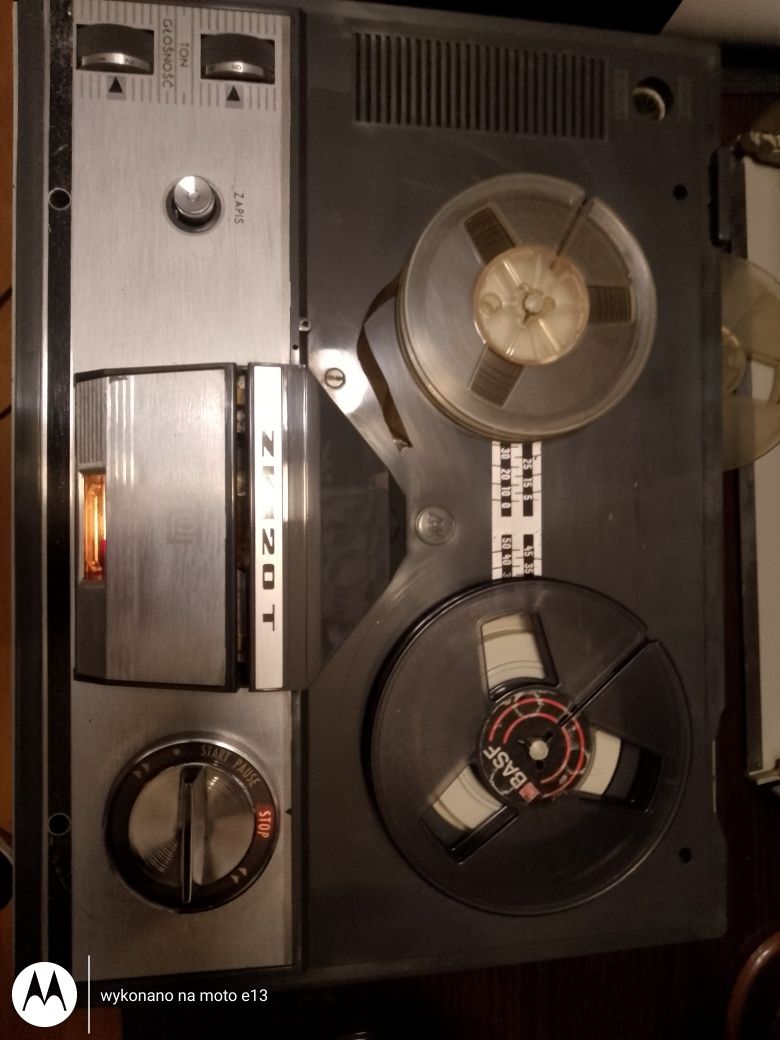 Stary Szpulowy magnetofon z PRL zk 120 t