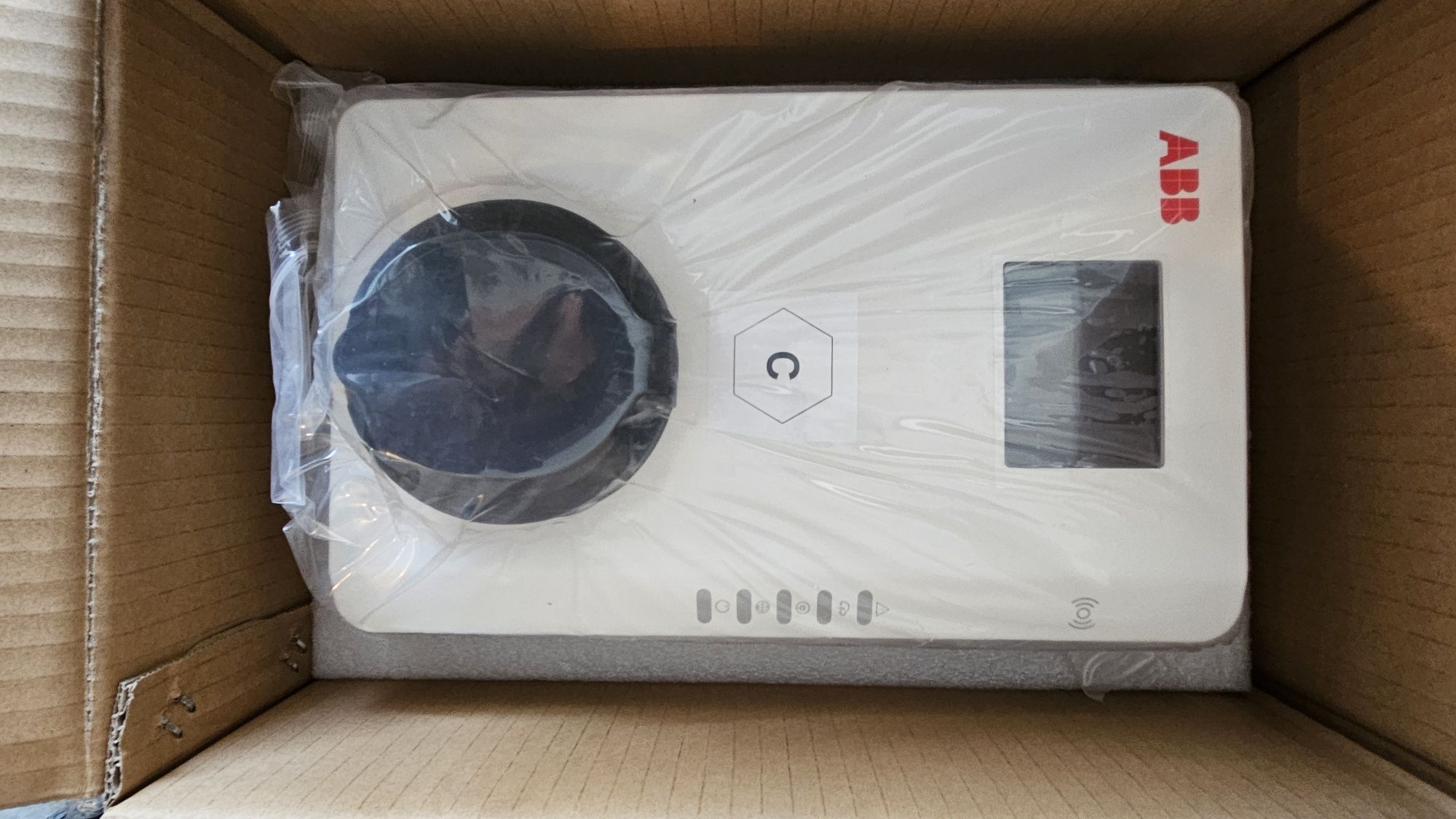 Ładowarka Wallbox ABB Terra AC W-22-T-RD-MC-0