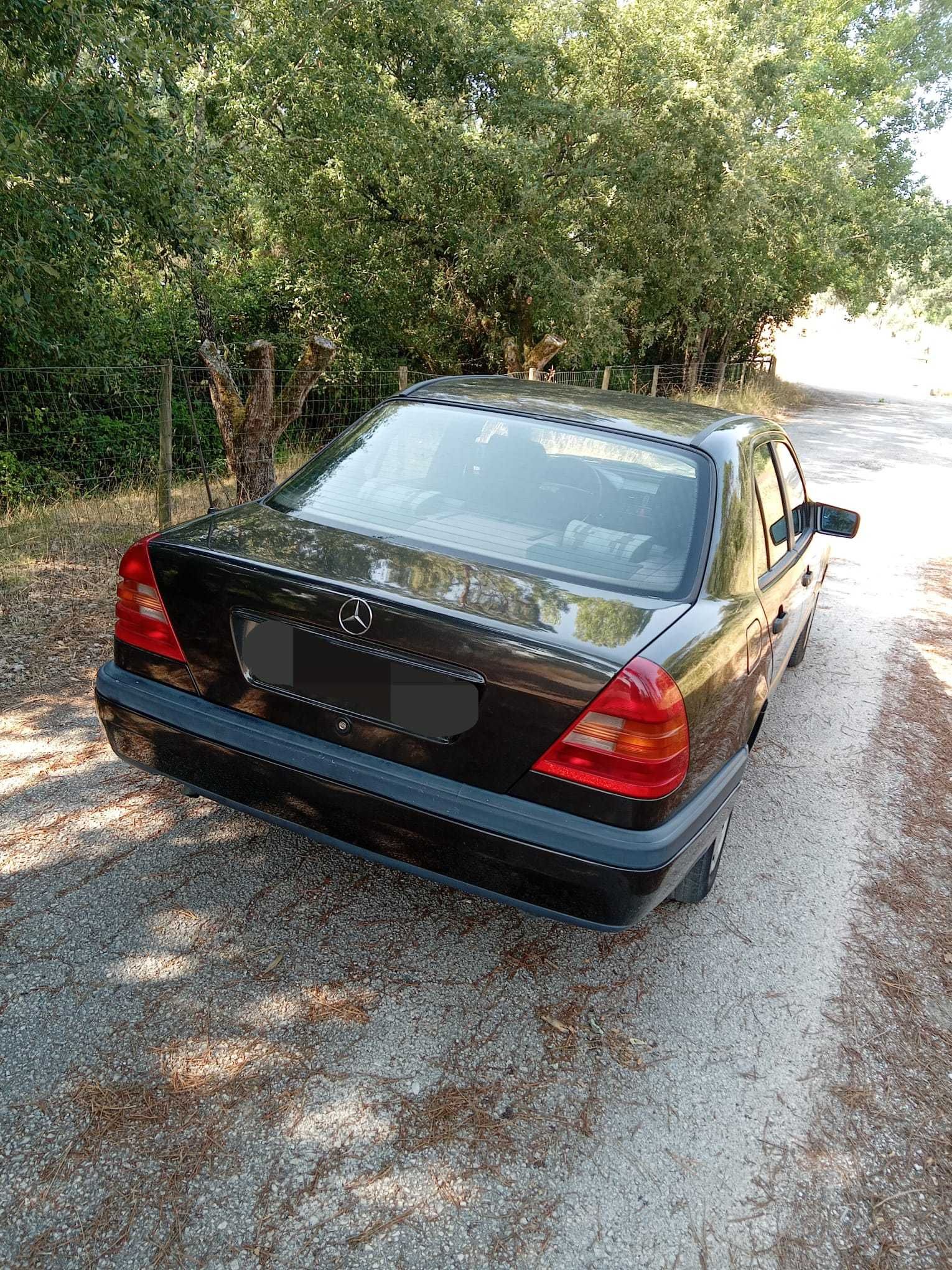 Mercedes Benz de 1994.