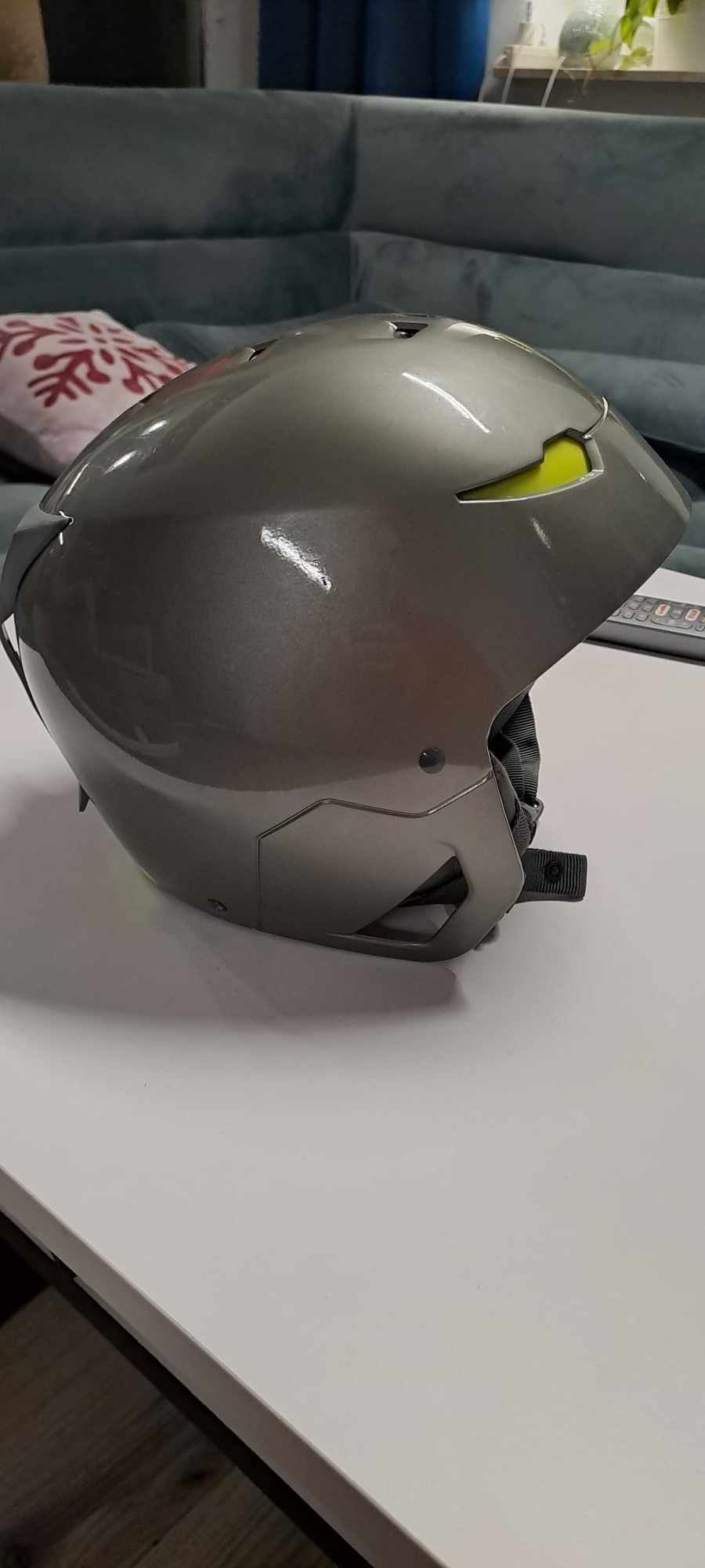 Kask narciarki 53-56 (M) 20-22cm nówka