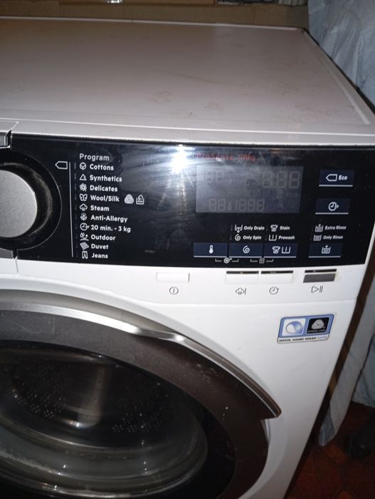 Продам стиральную машину премиум класса AEG L7FEE48S на 8 кг