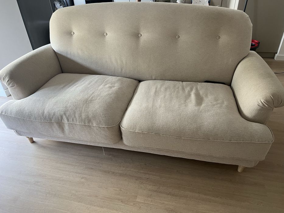 Sofa do ikea de 2 lugares bege.