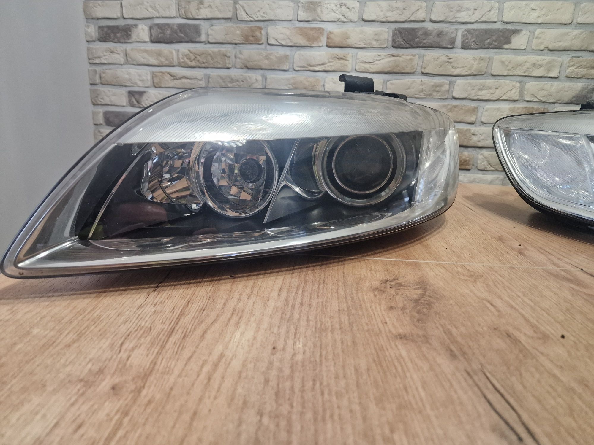 REFLEKTOY lampy AUDI Q7 XENON komplet oryginalne