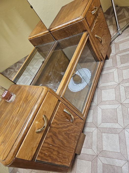 Toaletko-kredens z lustrem